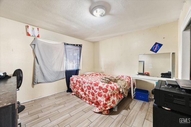 700 Brentwood Drive, Bakersfield, CA 93306