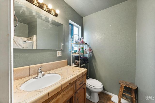 700 Brentwood Drive, Bakersfield, CA 93306