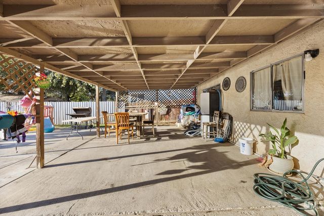 700 Brentwood Drive, Bakersfield, CA 93306