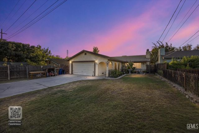 700 Brentwood Drive, Bakersfield, CA 93306