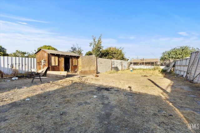 700 Brentwood Drive, Bakersfield, CA 93306