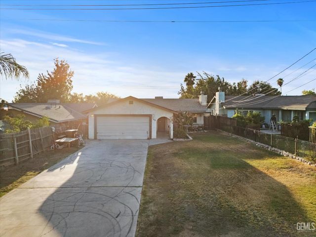 700 Brentwood Drive, Bakersfield, CA 93306