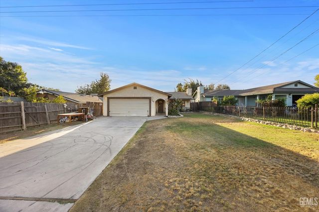 700 Brentwood Drive, Bakersfield, CA 93306