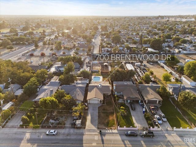 700 Brentwood Drive, Bakersfield, CA 93306