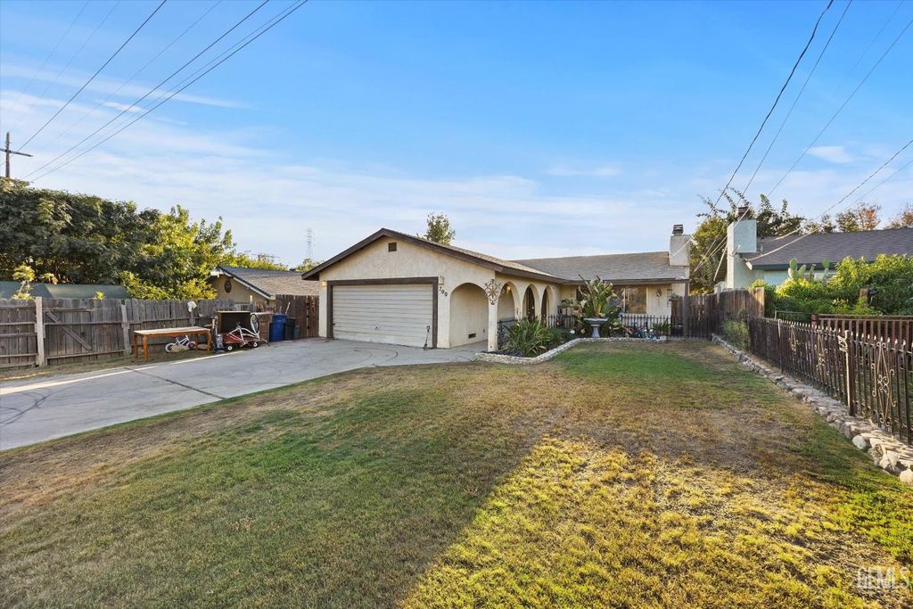 700 Brentwood Drive, Bakersfield, CA 93306