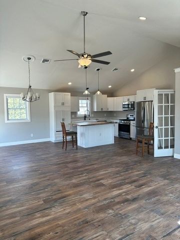 18 Maplewood Ave, Chicopee, MA 01013