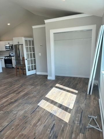 18 Maplewood Ave, Chicopee, MA 01013