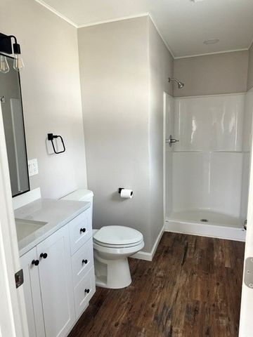 18 Maplewood Ave, Chicopee, MA 01013