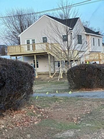 18 Maplewood Ave, Chicopee, MA 01013