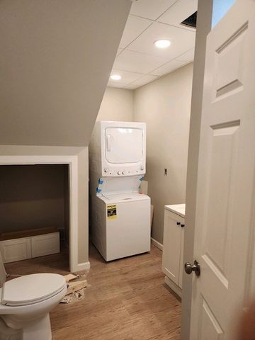 18 Maplewood Ave, Chicopee, MA 01013