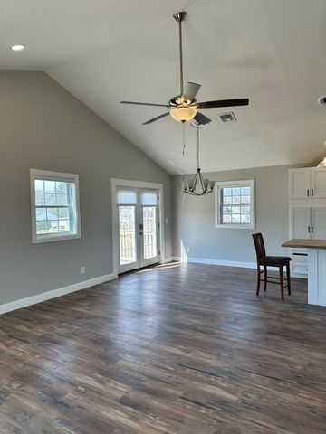 18 Maplewood Ave, Chicopee, MA 01013
