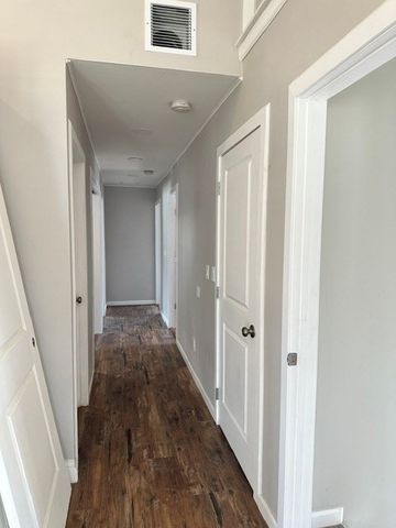 18 Maplewood Ave, Chicopee, MA 01013