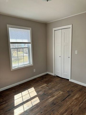 18 Maplewood Ave, Chicopee, MA 01013