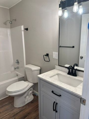 18 Maplewood Ave, Chicopee, MA 01013