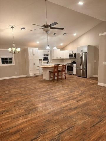 18 Maplewood Ave, Chicopee, MA 01013