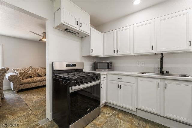 28 Hansen Street, Henderson, NV 89015