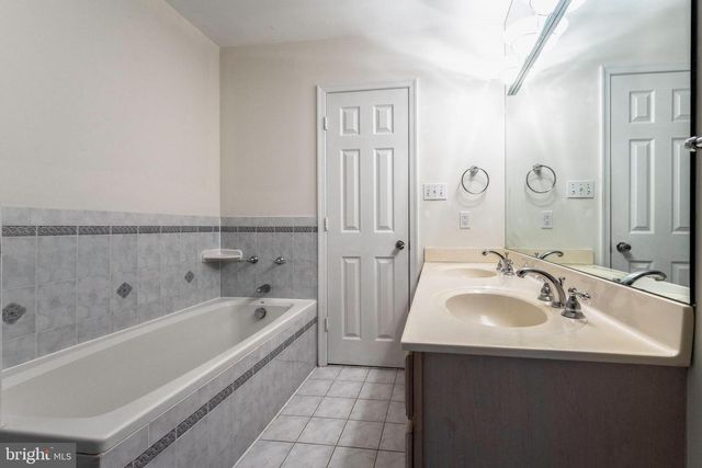 6705 SURREYWOOD LN, Bethesda, MD 20817