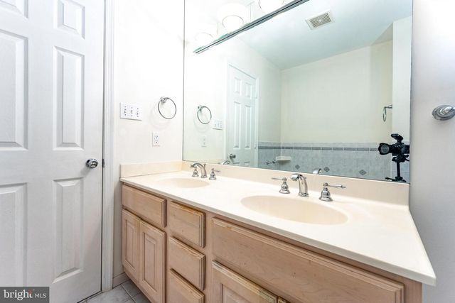 6705 SURREYWOOD LN, Bethesda, MD 20817