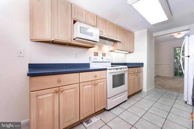 6705 SURREYWOOD LN, Bethesda, MD 20817