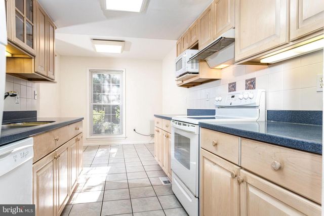 6705 SURREYWOOD LN, Bethesda, MD 20817
