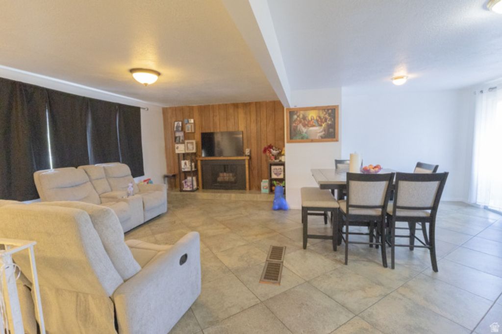 9640 S FLINT DR, Sandy, UT 84094 — photo 2