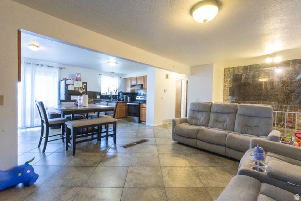 9640 S FLINT DR, Sandy, UT 84094 — photo 3