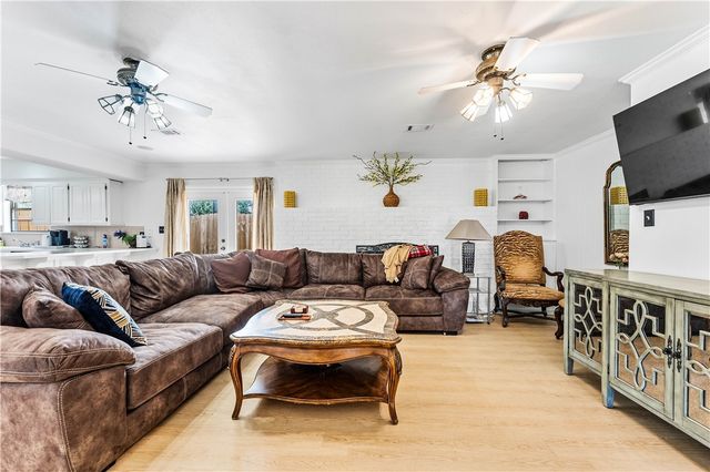 1101 NE 2nd Street, Bentonville, AR 72712