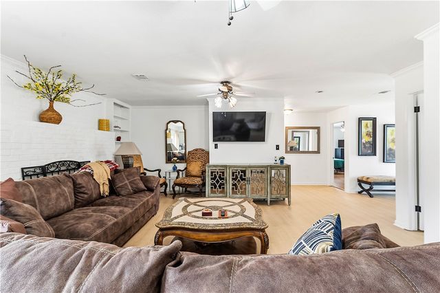 1101 NE 2nd Street, Bentonville, AR 72712
