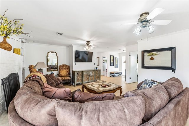 1101 NE 2nd Street, Bentonville, AR 72712