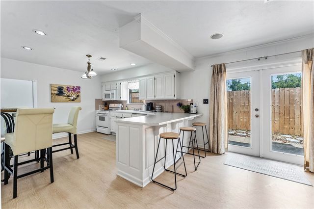 1101 NE 2nd Street, Bentonville, AR 72712