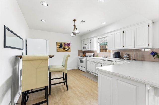 1101 NE 2nd Street, Bentonville, AR 72712