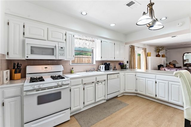1101 NE 2nd Street, Bentonville, AR 72712