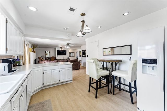 1101 NE 2nd Street, Bentonville, AR 72712