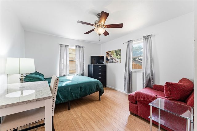 1101 NE 2nd Street, Bentonville, AR 72712