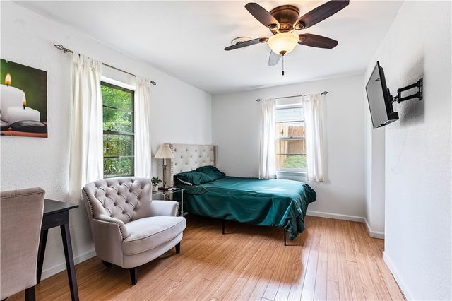 1101 NE 2nd Street, Bentonville, AR 72712