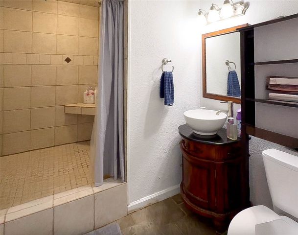 1101 NE 2nd Street, Bentonville, AR 72712