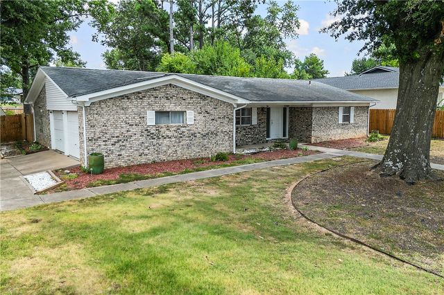1101 NE 2nd Street, Bentonville, AR 72712