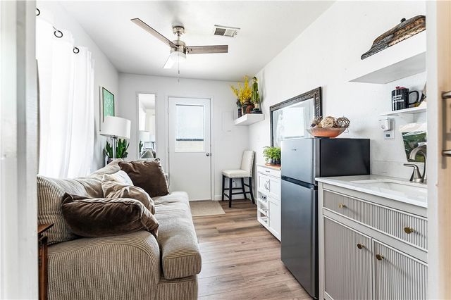 1101 NE 2nd Street, Bentonville, AR 72712