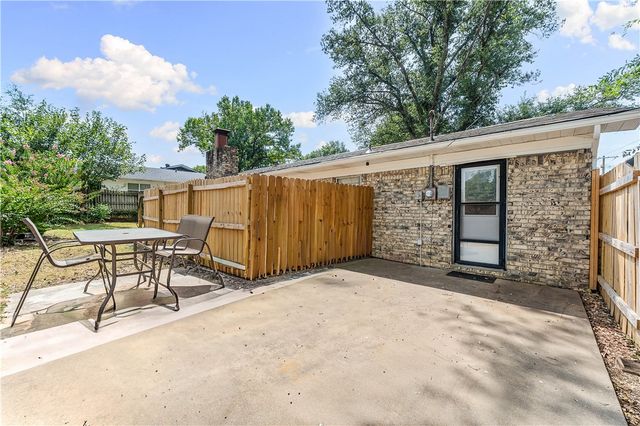 1101 NE 2nd Street, Bentonville, AR 72712