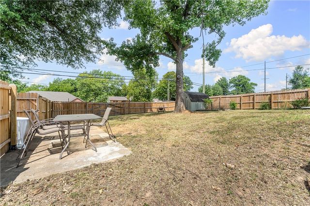 1101 NE 2nd Street, Bentonville, AR 72712