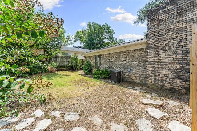 1101 NE 2nd Street, Bentonville, AR 72712
