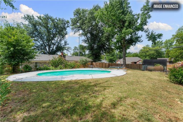 1101 NE 2nd Street, Bentonville, AR 72712