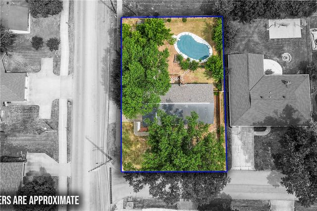 1101 NE 2nd Street, Bentonville, AR 72712