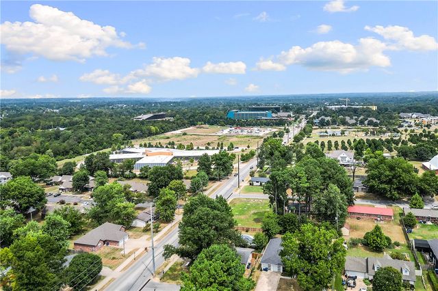 1101 NE 2nd Street, Bentonville, AR 72712