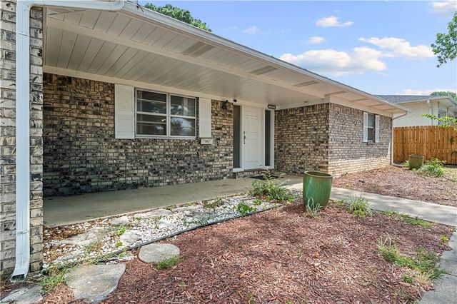 1101 NE 2nd Street, Bentonville, AR 72712