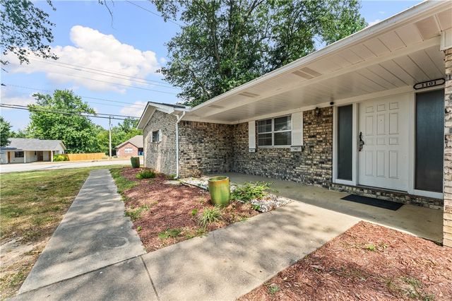 1101 NE 2nd Street, Bentonville, AR 72712