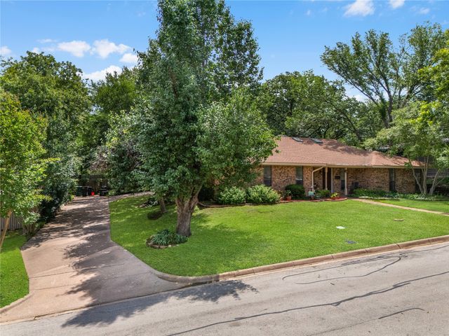 1455 Warrington Court, Fort Worth, TX 76112