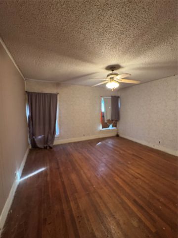 698 E Goeth Street, Lueders, TX 79533