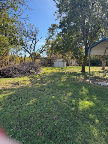 698 E Goeth Street, Lueders, TX 79533