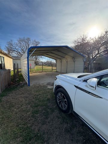 698 E Goeth Street, Lueders, TX 79533